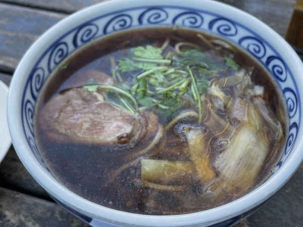 軽井沢で何を食べよう 犬連れにも優しい軽井沢のお洒落な蕎麦屋 川上庵 を紹介します