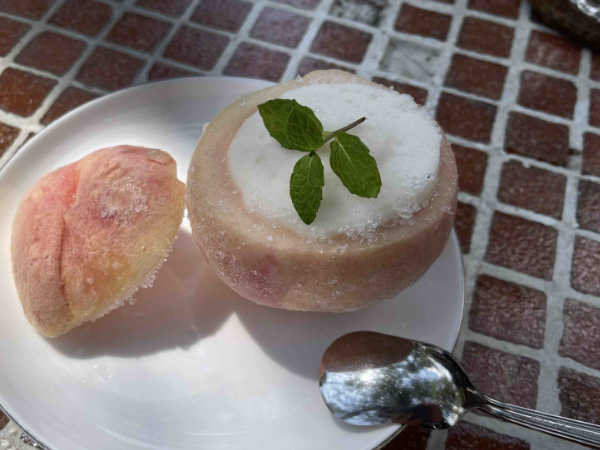 旧軽井沢Cafe涼の音 丸ごと桃アイス